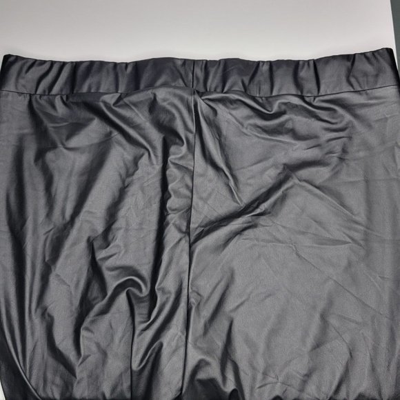 Torrid Plus Size 4 Solid Black Faux Leather Skinny Pull On Stretch‎ Leggings - Picture 4 of 5